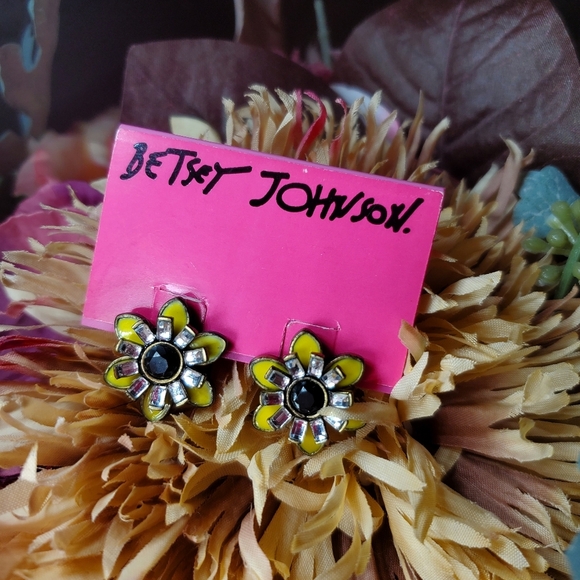 Betsey Johnson Jewelry - NWT Betsey Johnson Vintage Critters Collection Yellow and Black Flower Earrings
